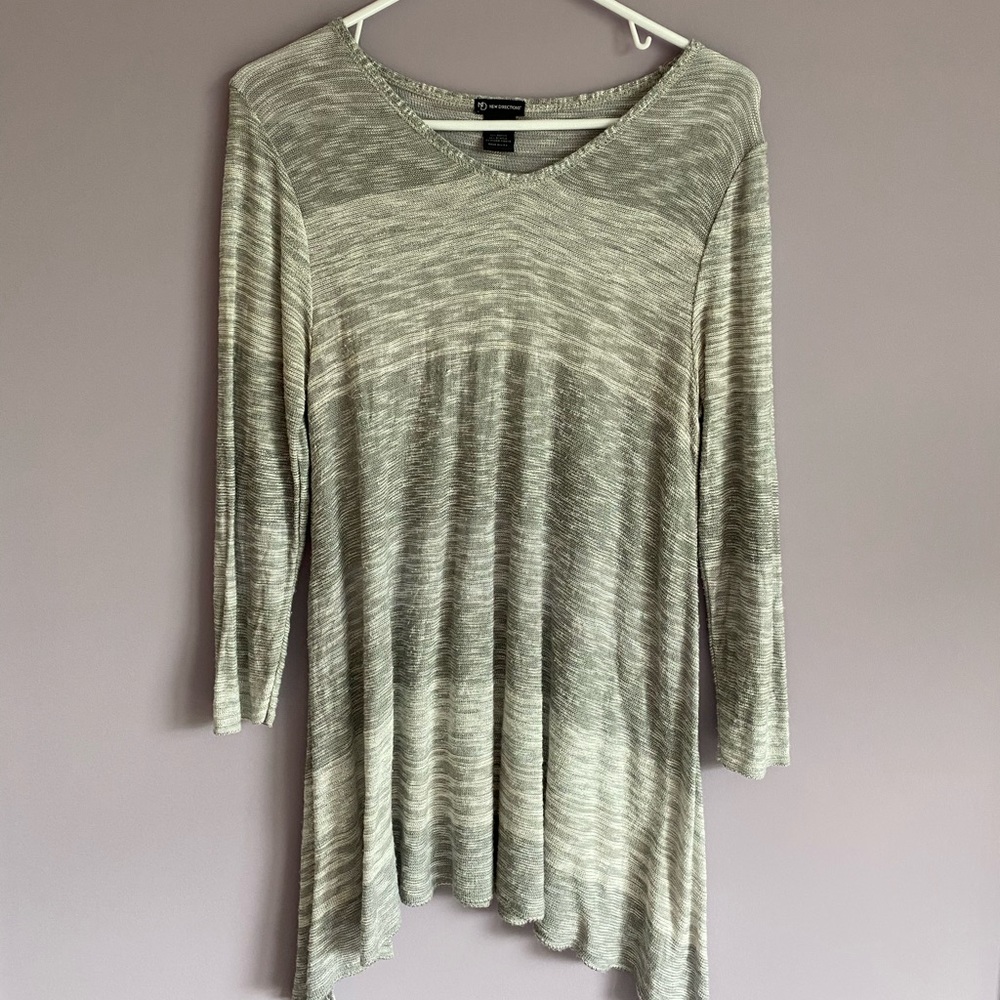 Silver tunic with 3/4 sleeves